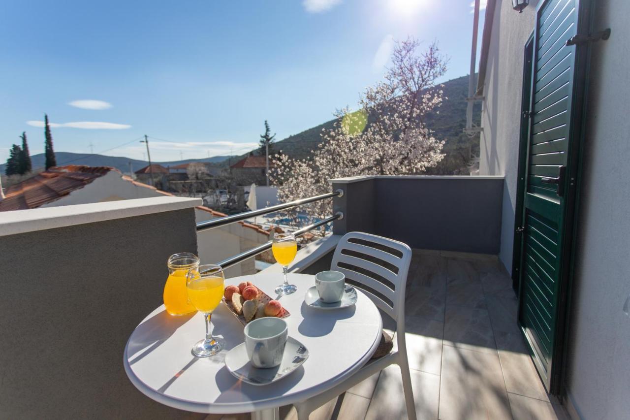 Holiday House Daisy Prapatnica Exterior photo